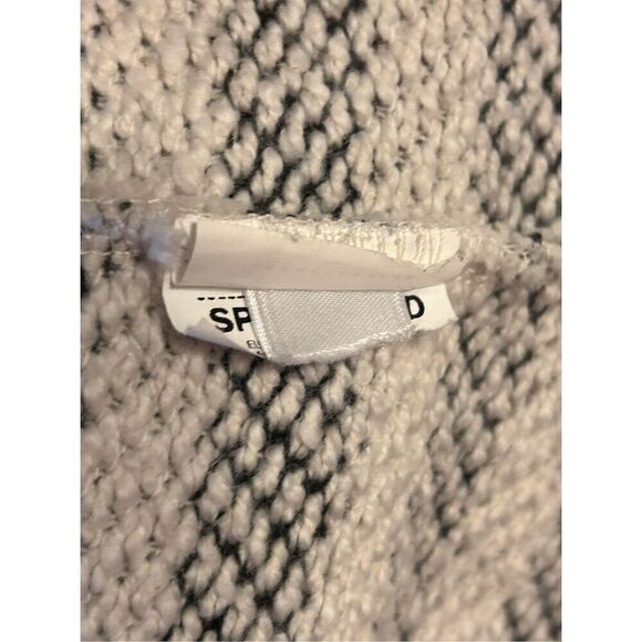 Springfield XL Sweater Striped White/Black Accent Buttons On Shoulders (3979) - Picture 5 of 6